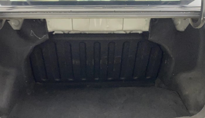 2015 Hyundai Xcent SX AT 1.2 (O), Petrol, Automatic, 57,402 km, Boot Inside