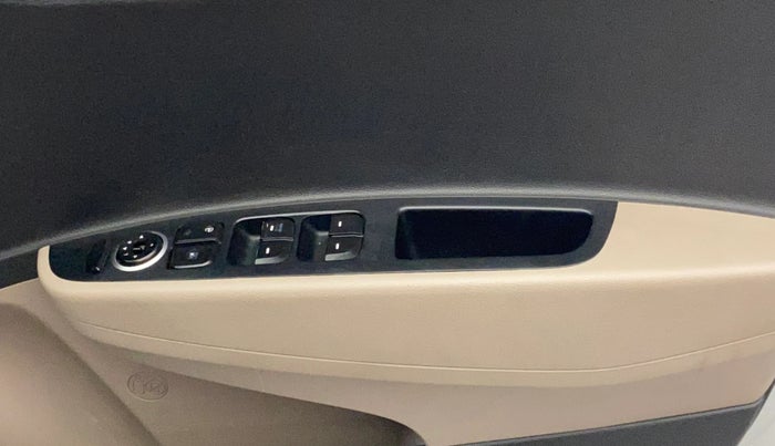 2014 Hyundai Xcent S 1.2, Petrol, Manual, 1,01,468 km, Driver Side Door Panels Control