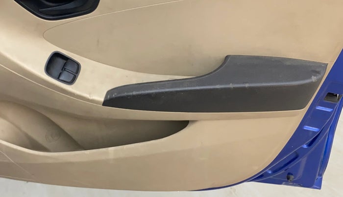 2013 Hyundai Eon ERA +, Petrol, Manual, 61,944 km, Driver Side Door Panels Control