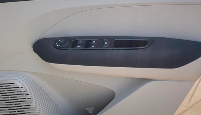 2020 Renault TRIBER RXZ, Petrol, Manual, 40,968 km, Driver Side Door Panels Control