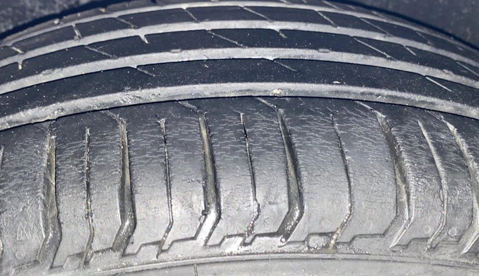 2020 Volkswagen Polo COMFORTLINE PLUS 1.0L MPI, Petrol, Manual, 64,659 km, Right Rear Tyre Tread