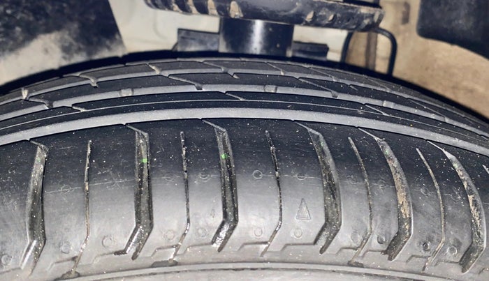 2020 Volkswagen Polo COMFORTLINE PLUS 1.0L MPI, Petrol, Manual, 64,659 km, Left Front Tyre Tread