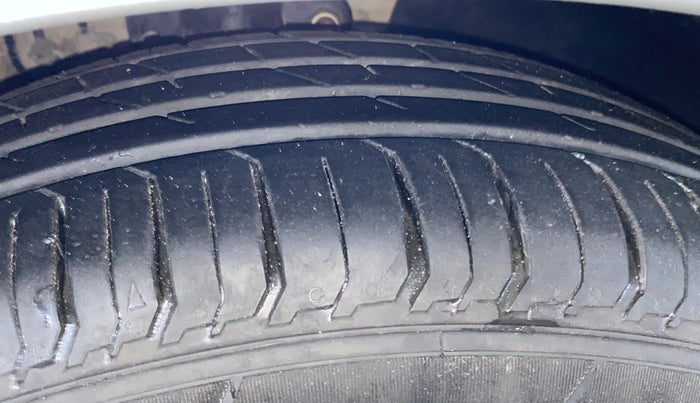 2020 Volkswagen Polo COMFORTLINE PLUS 1.0L MPI, Petrol, Manual, 64,659 km, Right Front Tyre Tread