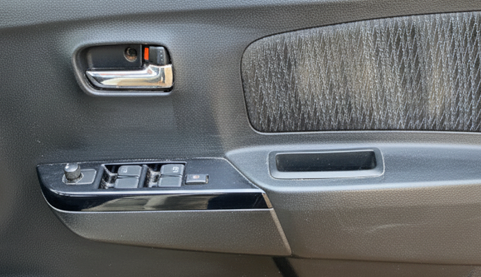 2013 Maruti Wagon R Stingray VXI, Petrol, Manual, 96,148 km, Driver Side Door Panels Control