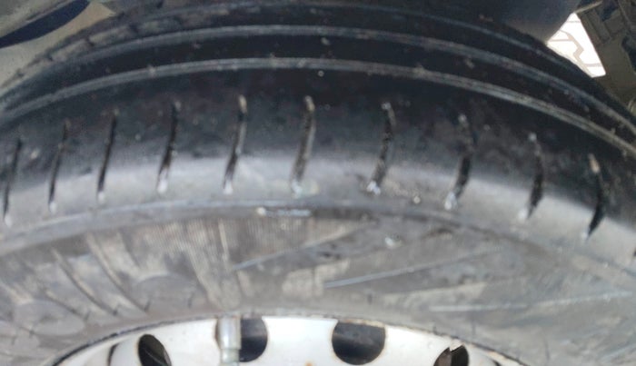 2011 Hyundai Eon D-LITE+, Petrol, Manual, 95,934 km, Left Rear Tyre Tread