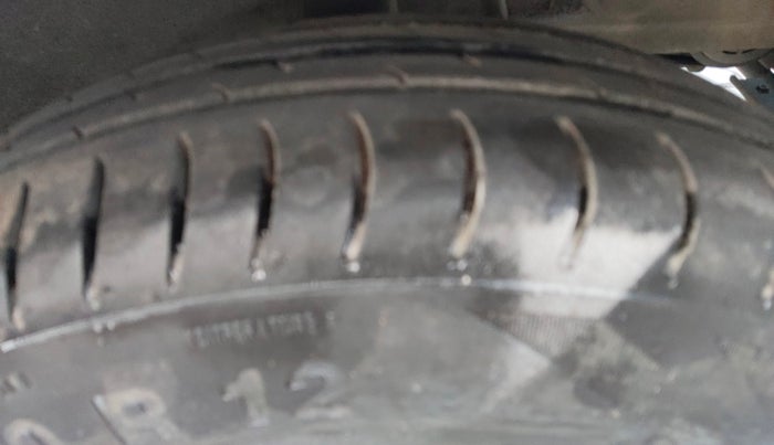 2011 Hyundai Eon D-LITE+, Petrol, Manual, 95,934 km, Right Front Tyre Tread