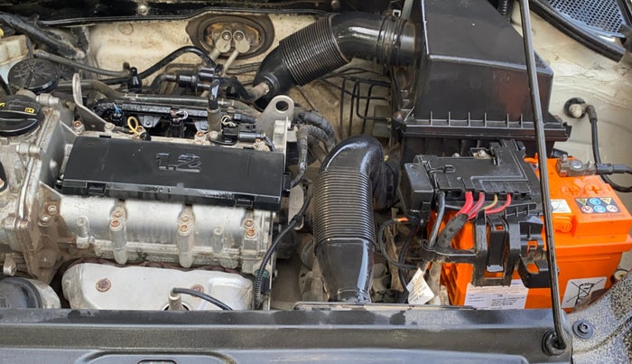 2015 Volkswagen Polo HIGHLINE1.2L, Petrol, Manual, 50,809 km, Engine View - Left