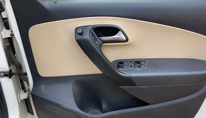 2015 Volkswagen Polo HIGHLINE1.2L, Petrol, Manual, 50,809 km, Driver Side Door Panels Control