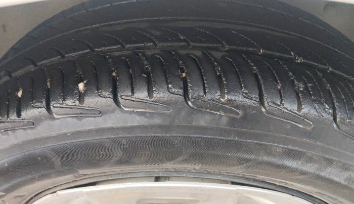 2018 Maruti IGNIS DELTA 1.2 AMT, Petrol, Automatic, 75,900 km, Right Front Tyre Tread