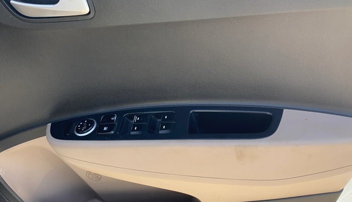 2016 Hyundai Grand i10 SPORTZ 1.2 KAPPA VTVT, Petrol, Manual, 88,659 km, Driver Side Door Panels Control