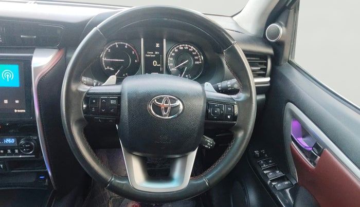 2023 Toyota Fortuner 4X2 AT 2.8 LEGENDER, Diesel, Automatic, 45,995 km, Steering Wheel Close Up