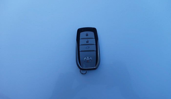 2023 Toyota Fortuner 4X2 AT 2.8 LEGENDER, Diesel, Automatic, 45,995 km, Key Close Up