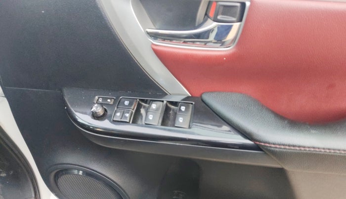 2023 Toyota Fortuner 4X2 AT 2.8 LEGENDER, Diesel, Automatic, 45,995 km, Driver Side Adjustment Panel