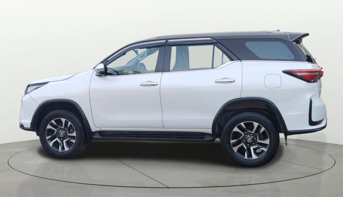 2023 Toyota Fortuner 4X2 AT 2.8 LEGENDER, Diesel, Automatic, 45,995 km, Left Side