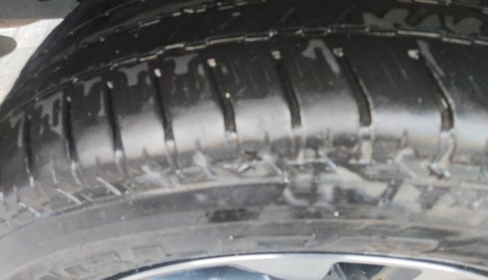 2023 Toyota Fortuner 4X2 AT 2.8 LEGENDER, Diesel, Automatic, 45,995 km, Right Rear Tyre Tread