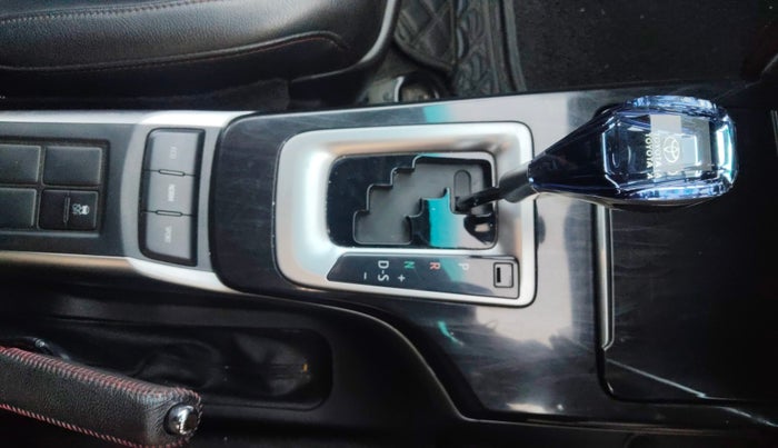 2023 Toyota Fortuner 4X2 AT 2.8 LEGENDER, Diesel, Automatic, 45,995 km, Gear Lever