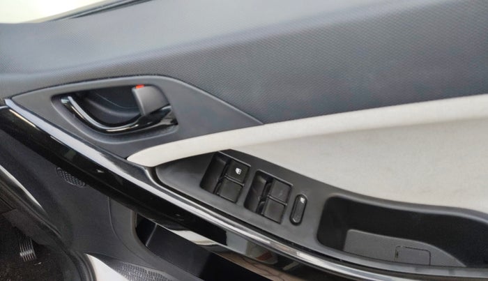 2024 Tata NEXON PURE 1.2 PETROL, Petrol, Manual, 18,081 km, Driver Side Door Panels Control