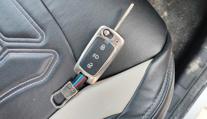 2024 Tata NEXON PURE 1.2 PETROL, Petrol, Manual, 18,081 km, Key Close Up