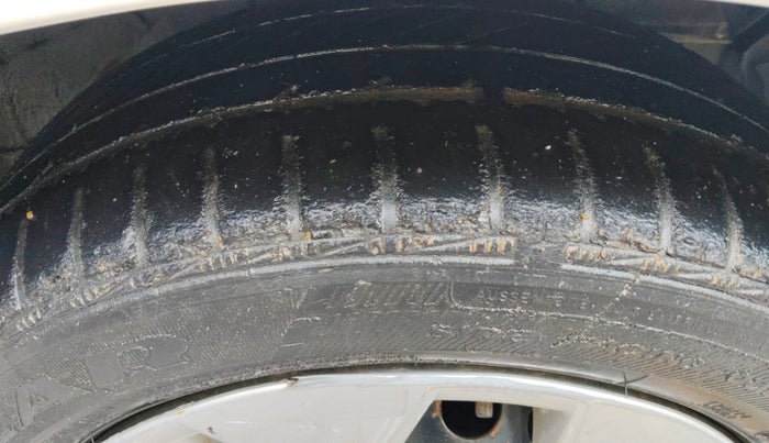 2015 Hyundai Xcent S 1.2, Petrol, Manual, 31,146 km, Right Front Tyre Tread