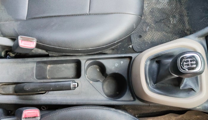 2015 Hyundai Xcent S 1.2, Petrol, Manual, 31,146 km, Gear Lever