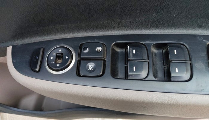 2015 Hyundai Xcent S 1.2, Petrol, Manual, 31,146 km, Driver Side Door Panels Control