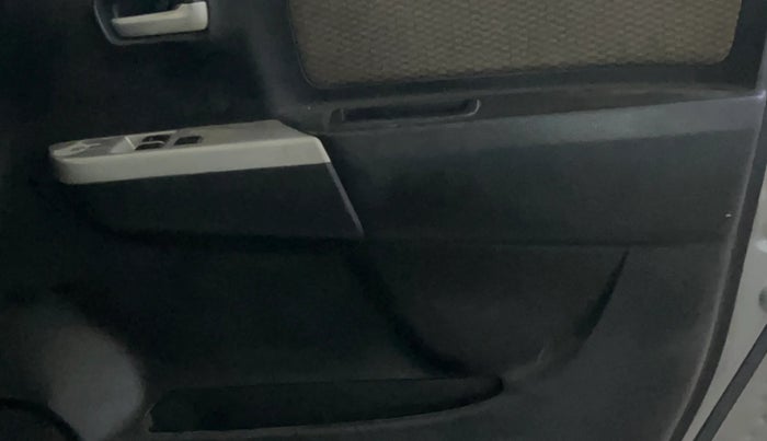 2014 Maruti Wagon R 1.0 LXI, Petrol, Manual, 41,923 km, Driver Side Door Panels Control