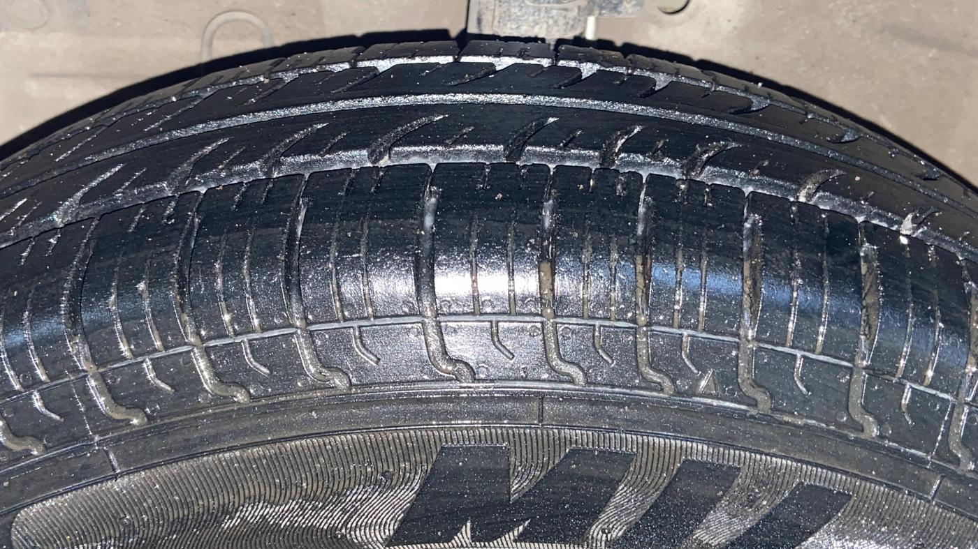 2016 Maruti Swift Dzire VXI, Petrol, Manual, 72,316 km, Left Front Tyre Tread
