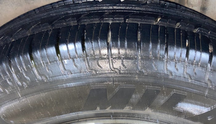 2016 Maruti Swift Dzire VXI, Petrol, Manual, 72,132 km, Left Rear Tyre Tread