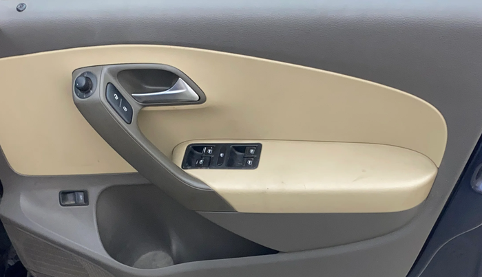 2015 Volkswagen Vento HIGHLINE DIESEL 1.5, Diesel, Manual, 1,27,863 km, Driver Side Door Panels Control