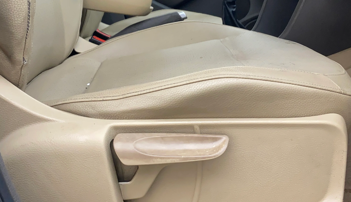 2015 Volkswagen Vento HIGHLINE DIESEL 1.5, Diesel, Manual, 1,27,863 km, Driver Side Adjustment Panel