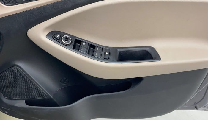 2017 Hyundai Elite i20 ASTA 1.2 (O), Petrol, Manual, 52,641 km, Driver Side Door Panels Control