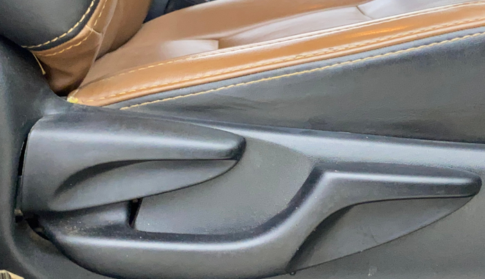 2021 Toyota Innova Crysta 2.4 G 7 STR, Diesel, Manual, 94,639 km, Driver Side Adjustment Panel