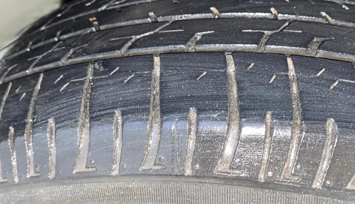 2021 Toyota Innova Crysta 2.4 G 7 STR, Diesel, Manual, 94,639 km, Right Rear Tyre Tread