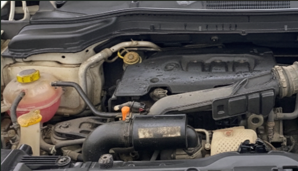 2020 Mahindra XUV300 W8 (O) 1.2 PETROL, Petrol, Manual, 42,702 km, Engine View - Right