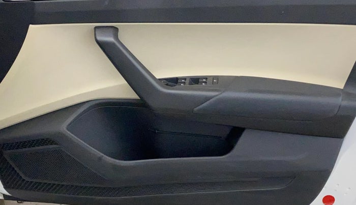 2022 Skoda SLAVIA STYLE 1.5L TSI MT, Petrol, Manual, 17,788 km, Driver Side Door Panels Control