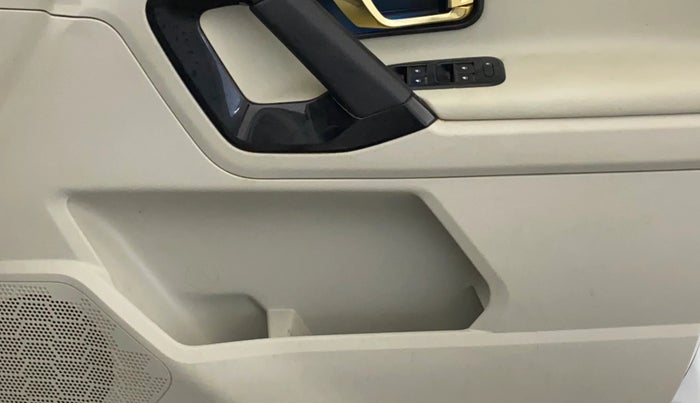 2022 Tata Safari XZ PLUS GOLD, Diesel, Manual, 47,279 km, Driver Side Door Panels Control