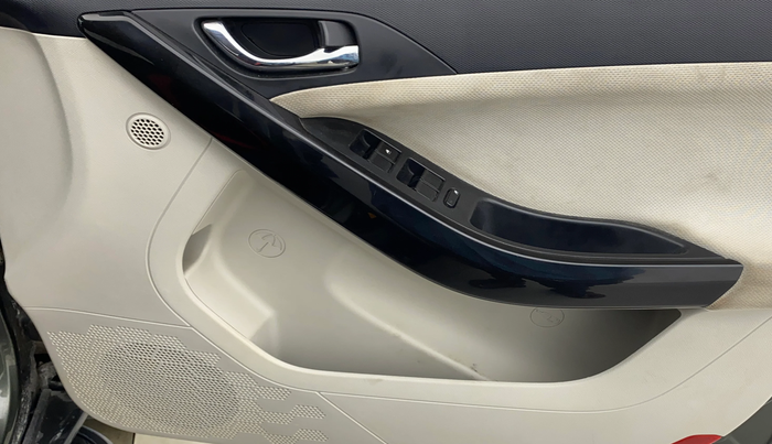 2020 Tata NEXON XZA PLUS SUNROOF PETROL, Petrol, Automatic, 84,261 km, Driver Side Door Panels Control