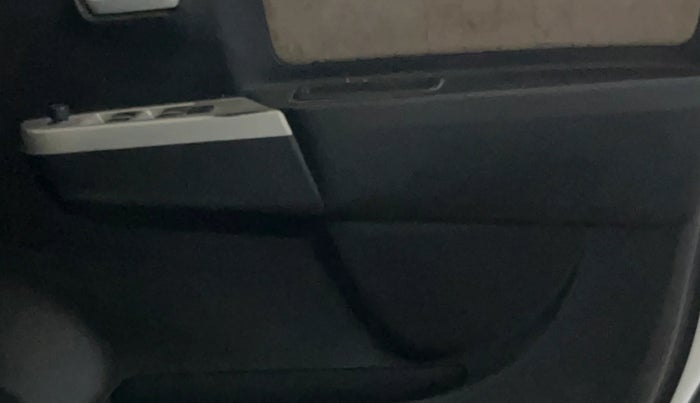 2015 Maruti Wagon R 1.0 VXI, CNG, Manual, 70,462 km, Driver Side Door Panels Control