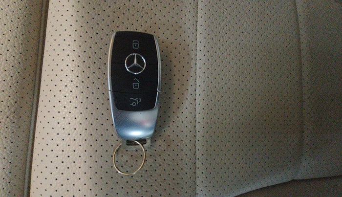 2020 Mercedes Benz GLC CLASS 200 Progressive, Petrol, Automatic, 43,702 km, Key Close Up