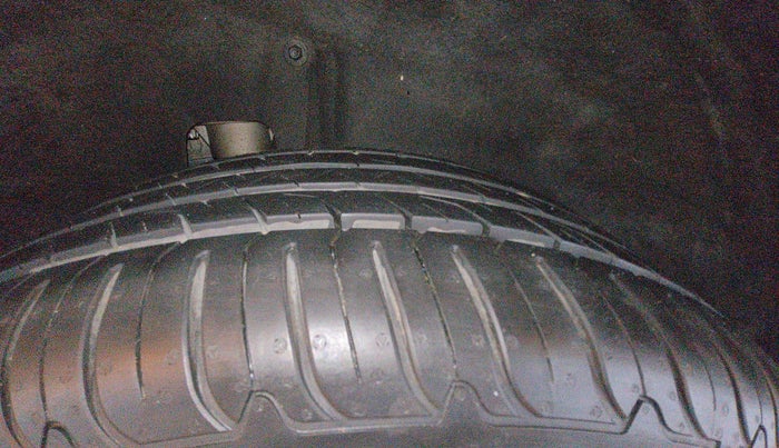 2020 Mercedes Benz GLC CLASS 200 Progressive, Petrol, Automatic, 43,702 km, Left Front Tyre Tread