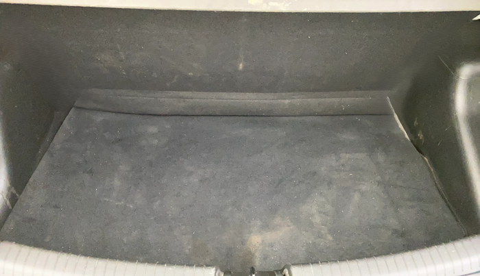 2013 Hyundai i10 MAGNA 1.1, Petrol, Manual, 34,407 km, Boot Inside