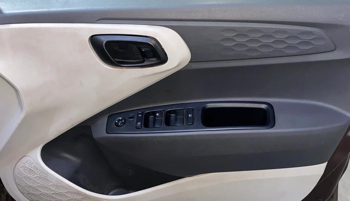 2022 Hyundai AURA S 1.2, CNG, Manual, 52,318 km, Driver Side Door Panels Control