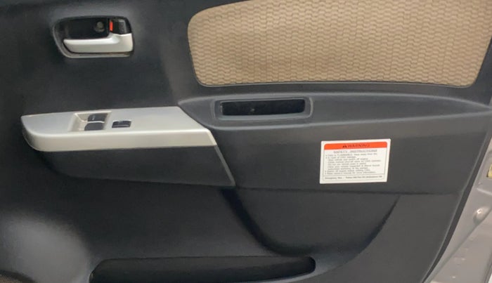 2017 Maruti Wagon R 1.0 LXI CNG, CNG, Manual, 1,04,063 km, Driver Side Door Panels Control