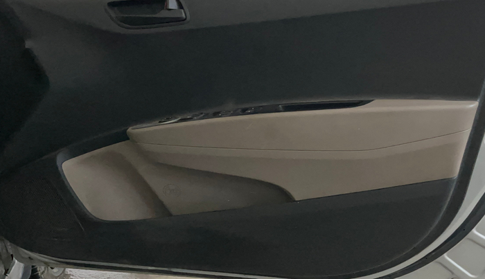 2016 Hyundai Grand i10 MAGNA 1.2 KAPPA VTVT, Petrol, Manual, 96,223 km, Driver Side Door Panels Control