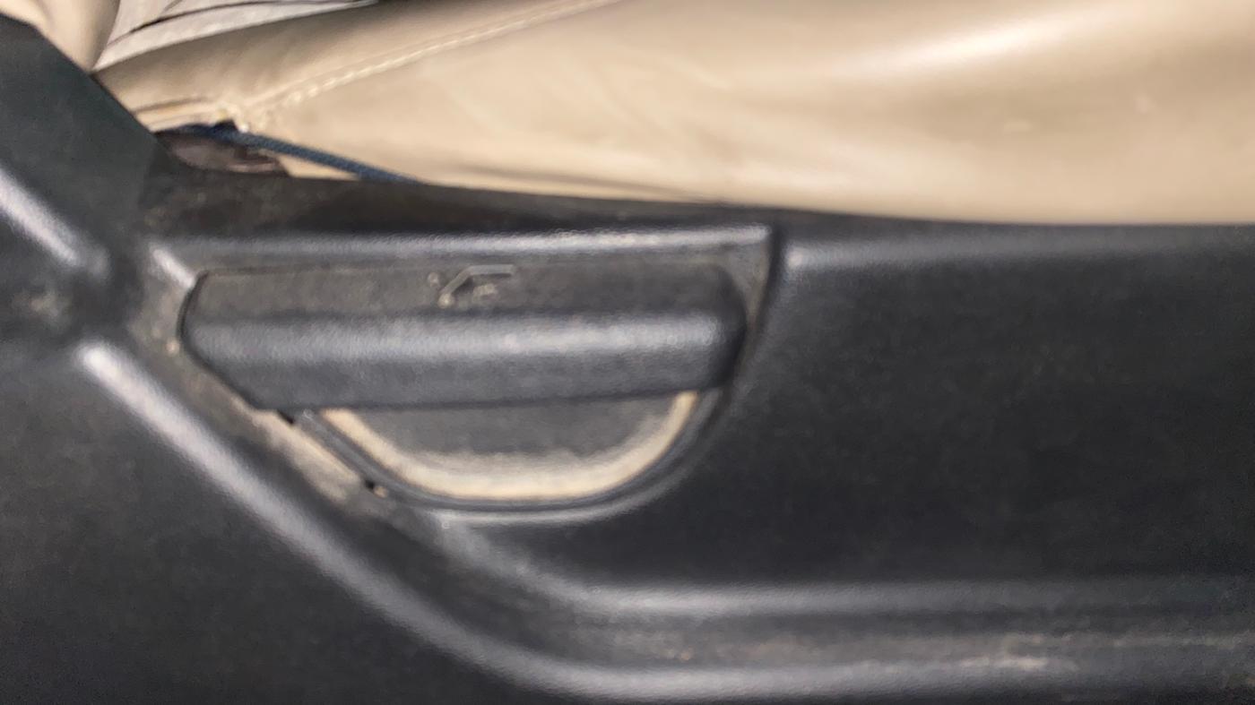 2013 Hyundai i20 ASTA (O) 1.2, Petrol, Manual, 1,26,735 km, Driver Side Adjustment Panel