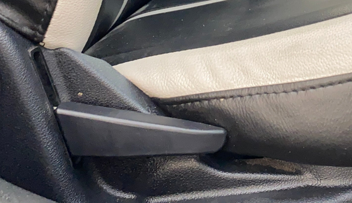 2012 Ford Figo TITANIUM 1.4 DIESEL, Diesel, Manual, 96,737 km, Driver Side Adjustment Panel