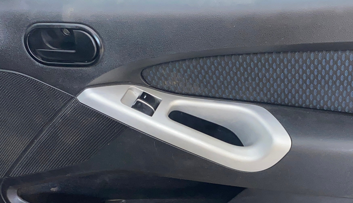 2012 Ford Figo TITANIUM 1.4 DIESEL, Diesel, Manual, 96,737 km, Driver Side Door Panels Control