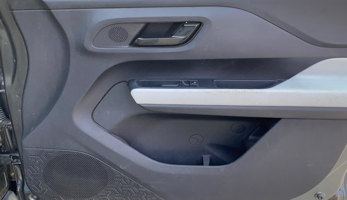 2022 Tata PUNCH PURE MT, Petrol, Manual, 24,174 km, Driver Side Door Panels Control