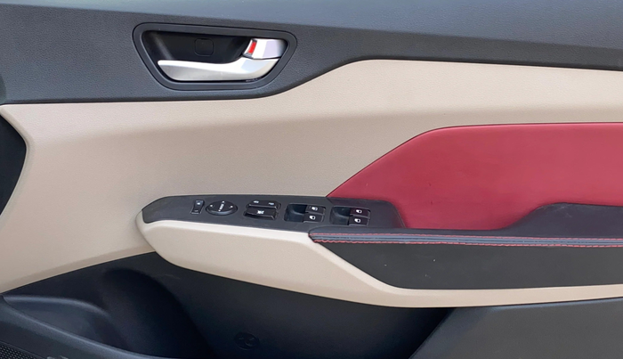 2018 Hyundai Verna 1.4 EX PETROL, Petrol, Manual, 1,09,063 km, Driver Side Door Panels Control