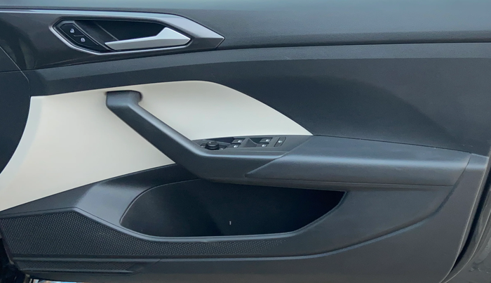 2021 Volkswagen TAIGUN TOPLINE 1.0 TSI MT, Petrol, Manual, 51,580 km, Driver Side Door Panels Control